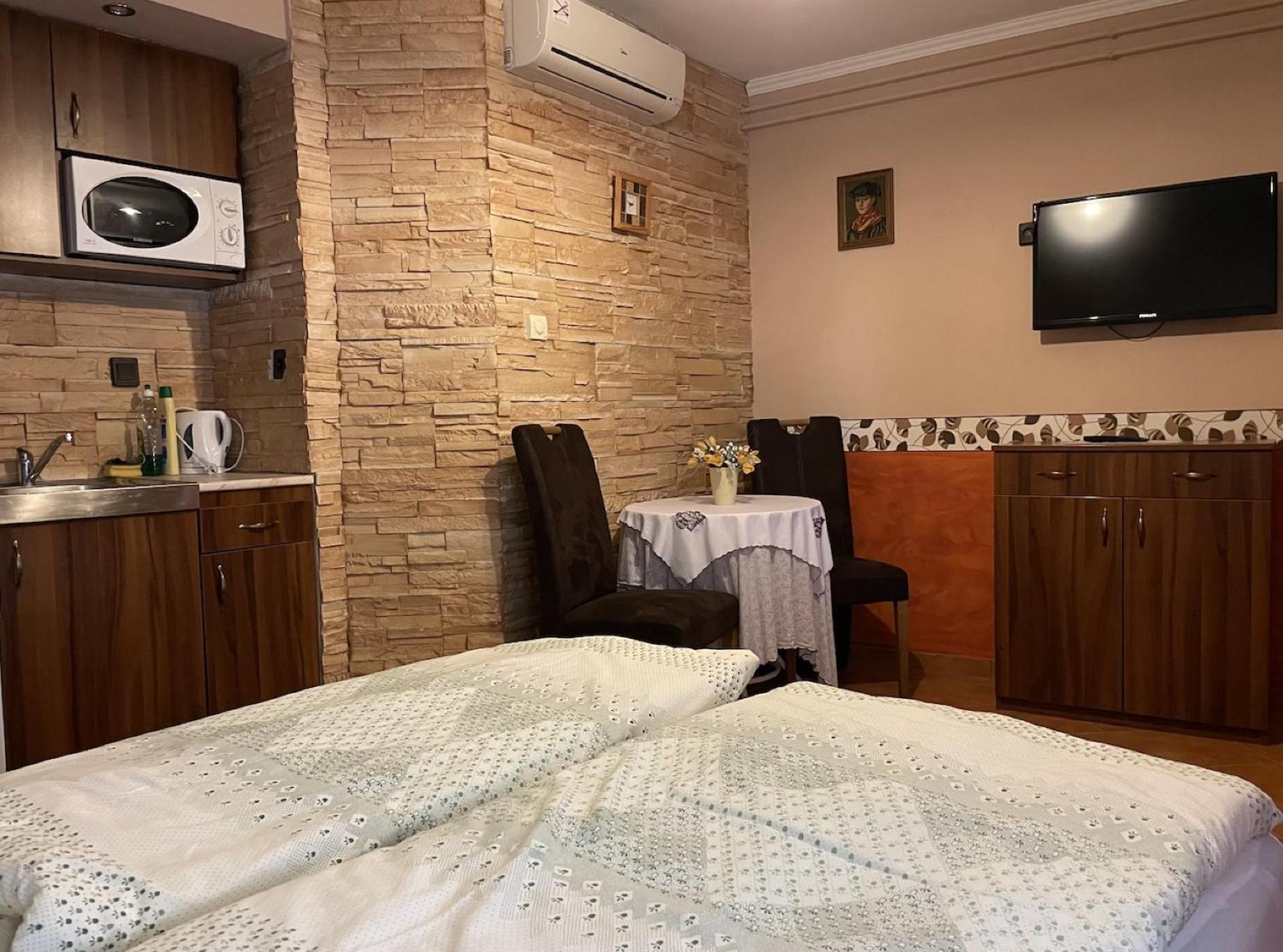 Rozmann Family Panzio & Apartmanhaz Sarvar Exterior photo