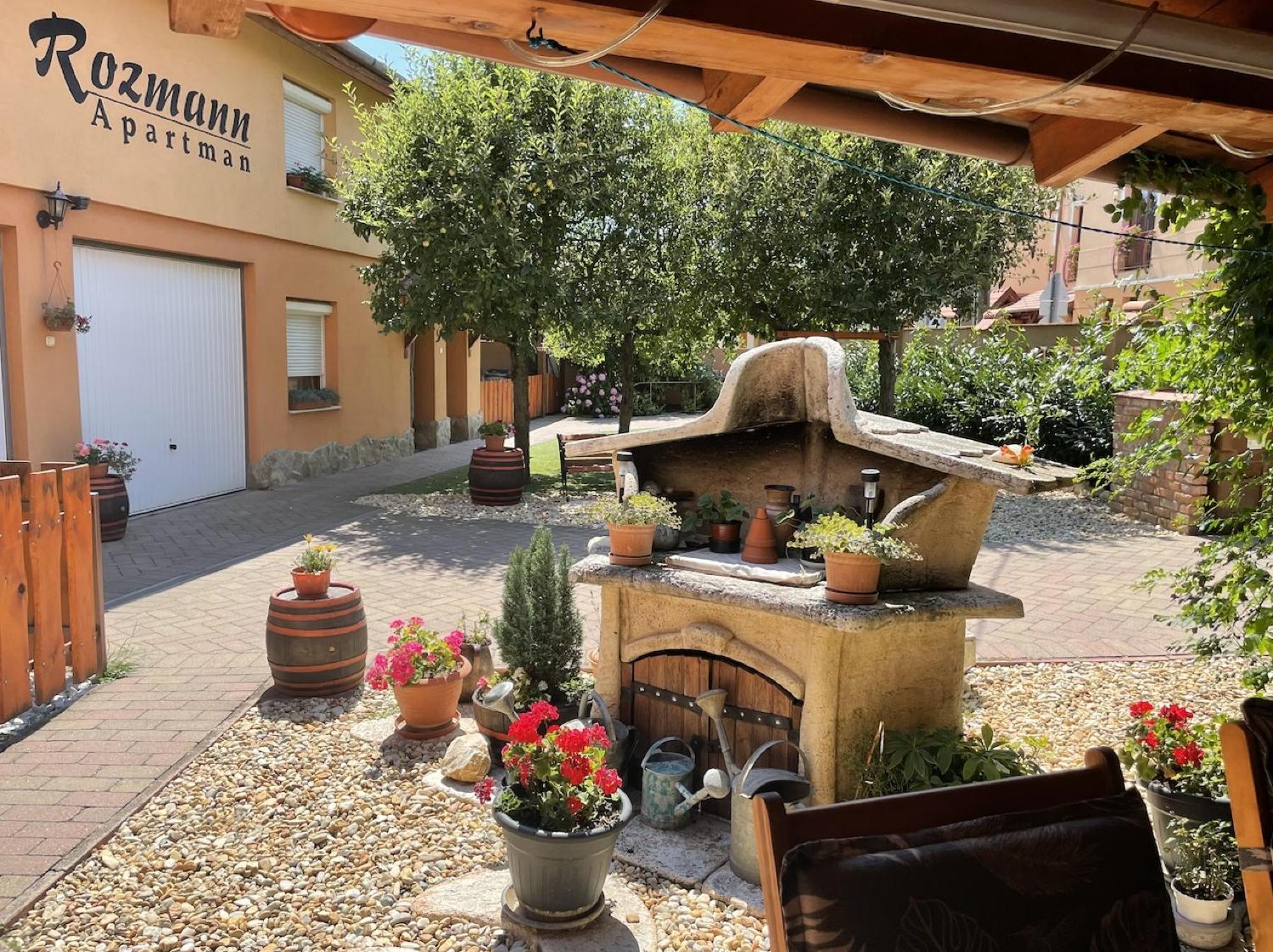 Rozmann Family Panzio & Apartmanhaz Sarvar Exterior photo