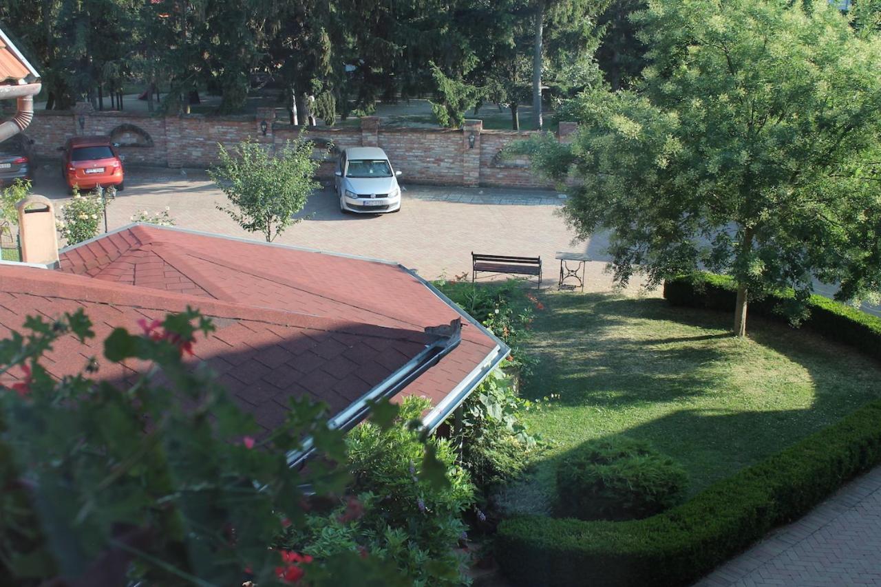Rozmann Family Panzio & Apartmanhaz Sarvar Exterior photo